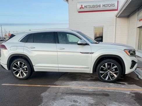 Used 2025 Volkswagen Atlas Cross Sport SEL Premium R-Line image 1