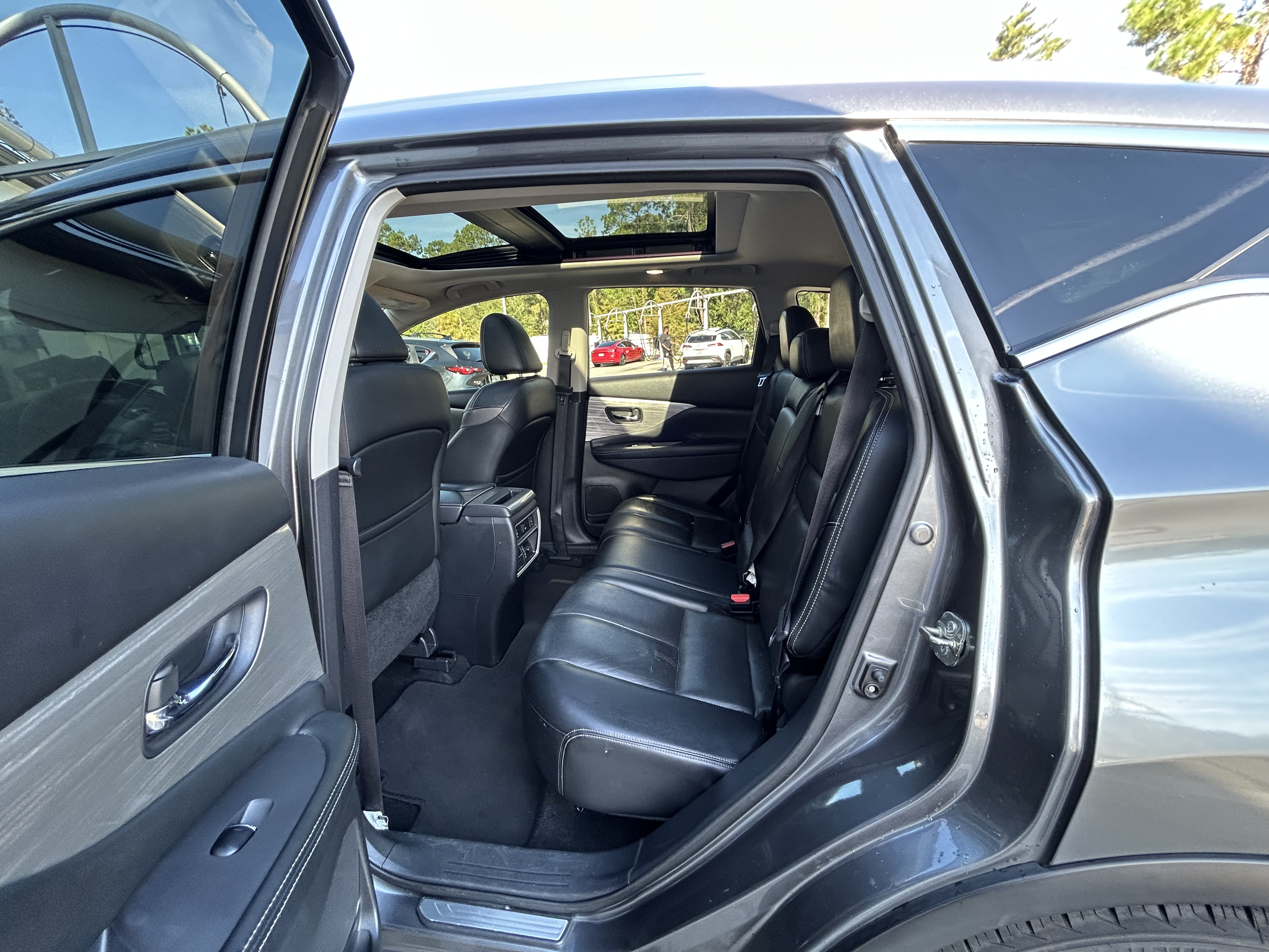 Used 2016 Nissan Murano Platinum w/ Platinum Technology Package FWD image 6