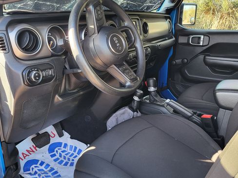 Used 2021 Jeep Gladiator Sport image 6