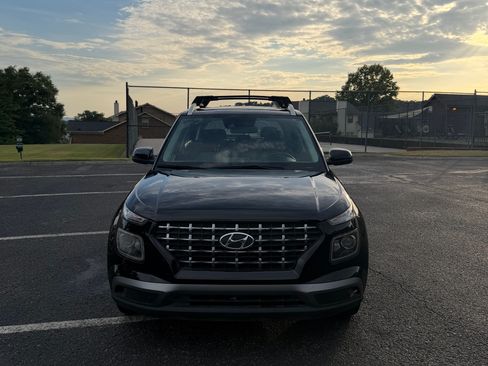 Used 2021 Hyundai Venue SEL FWD image 1
