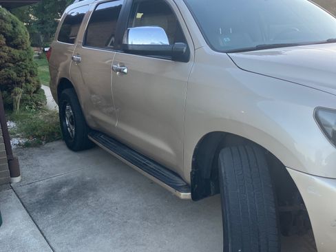 Used 2010 Toyota Sequoia Limited image 2