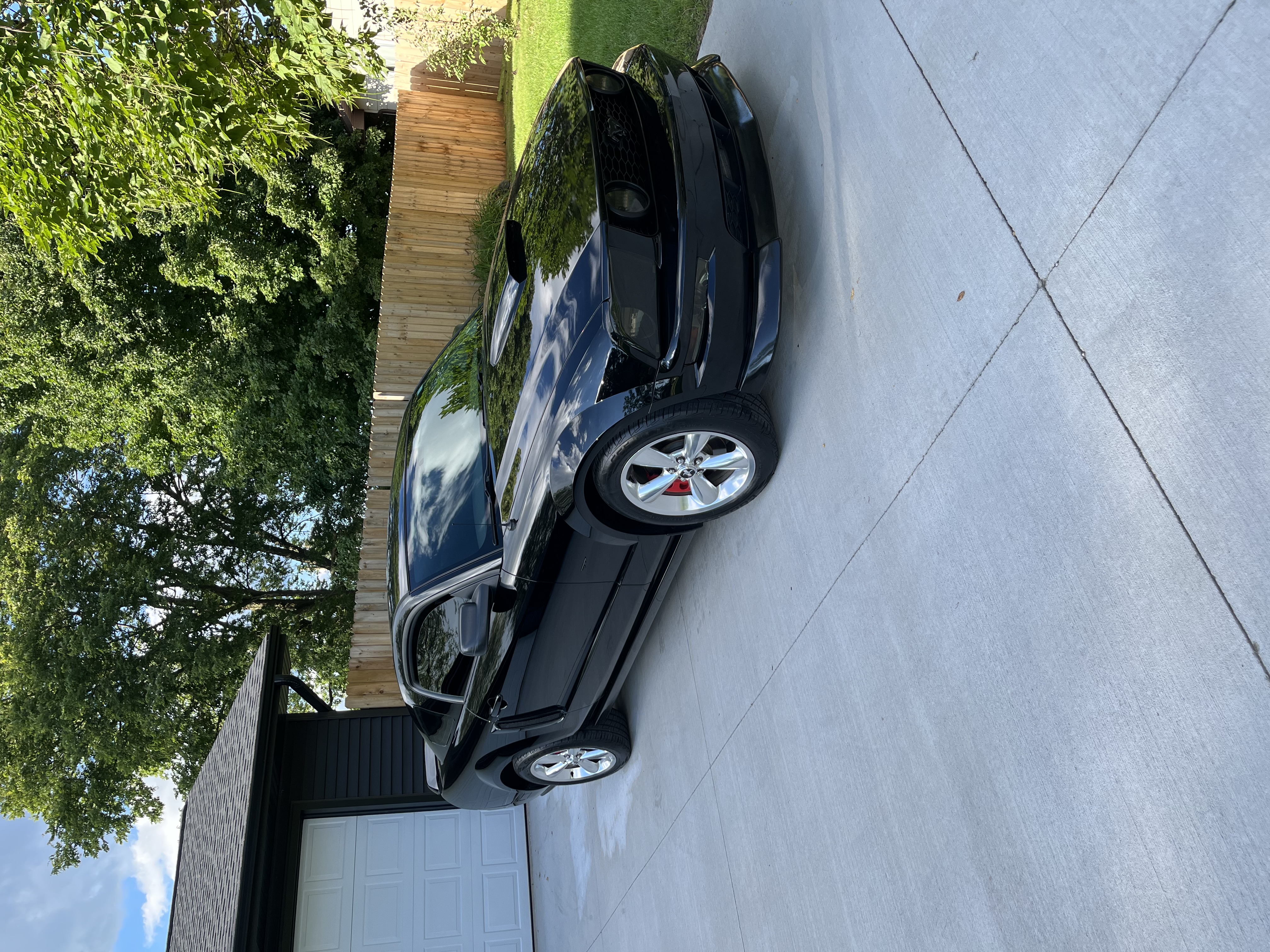 Used 2008 Ford Mustang GT Premium RWD image 2