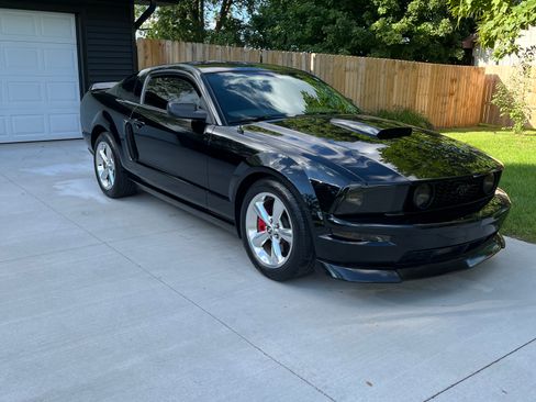 Used 2008 Ford Mustang GT Premium RWD image 2