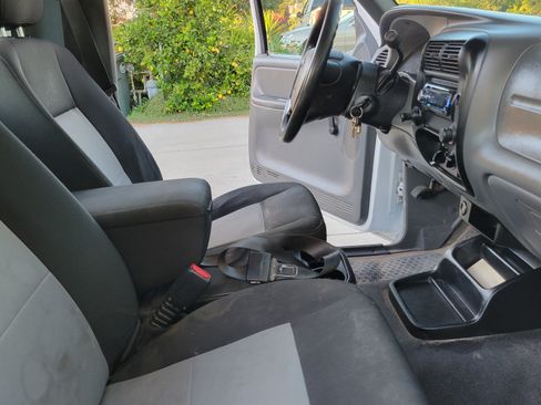 Used 2010 Ford Ranger XL image 5