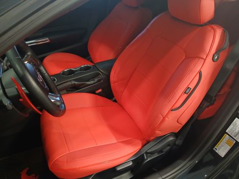 Used 2017 Ford Mustang Coupe image 4