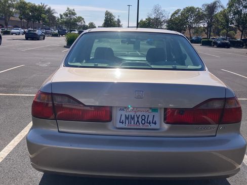 Used 2000 Honda Accord LX image 2