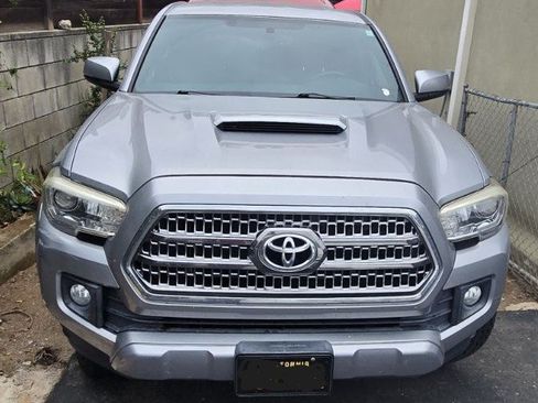 Used 2016 Toyota Tacoma TRD Sport w/ Towing Package RWD image 30