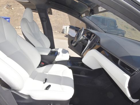 Used 2020 Tesla Model X Long Range image 18