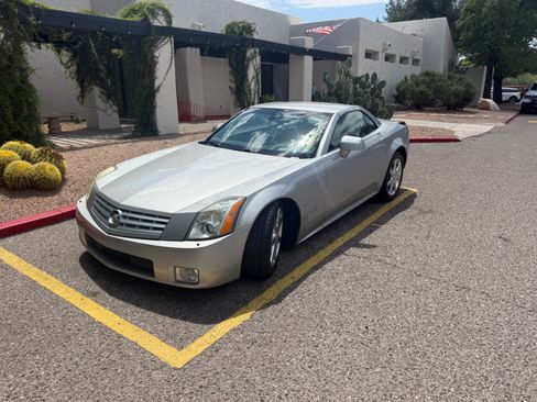 Used 2004 Cadillac XLR RWD image 2