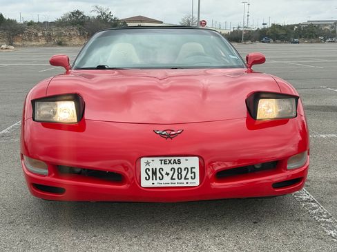 Used 2004 Chevrolet Corvette Coupe w/ Roof Package image 2