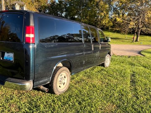 Used 2011 Chevrolet Express 3500 LT w/ LT Preferred Equipment Group image 5