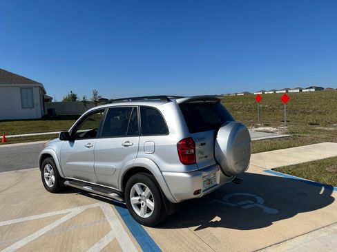 Used 2005 Toyota RAV4 4WD image 6