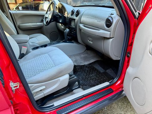Used 2005 Jeep Liberty Sport image 9