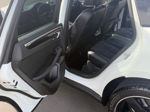 Used 2018 Porsche Macan S image 15