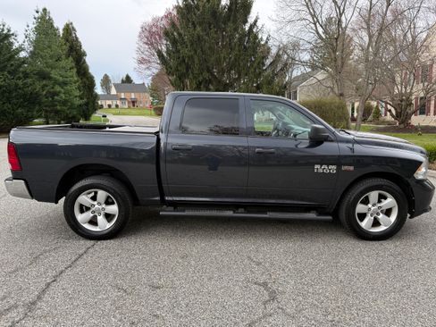 Used 2014 RAM 1500 Express image 10
