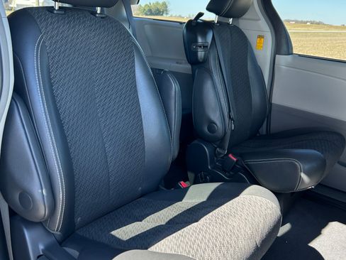 Used 2014 Toyota Sienna SE w/ SE Premium Package w/Entune image 6
