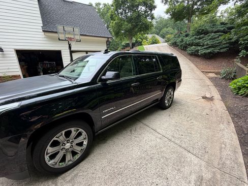 Used 2015 GMC Yukon XL Denali w/ Premium Package AWD/4WD image 8