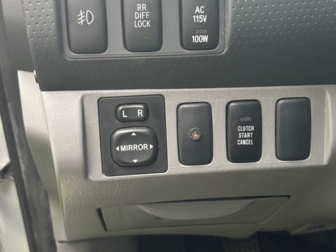 Used 2006 Toyota Tacoma Pickup 4D 6 ft image 10