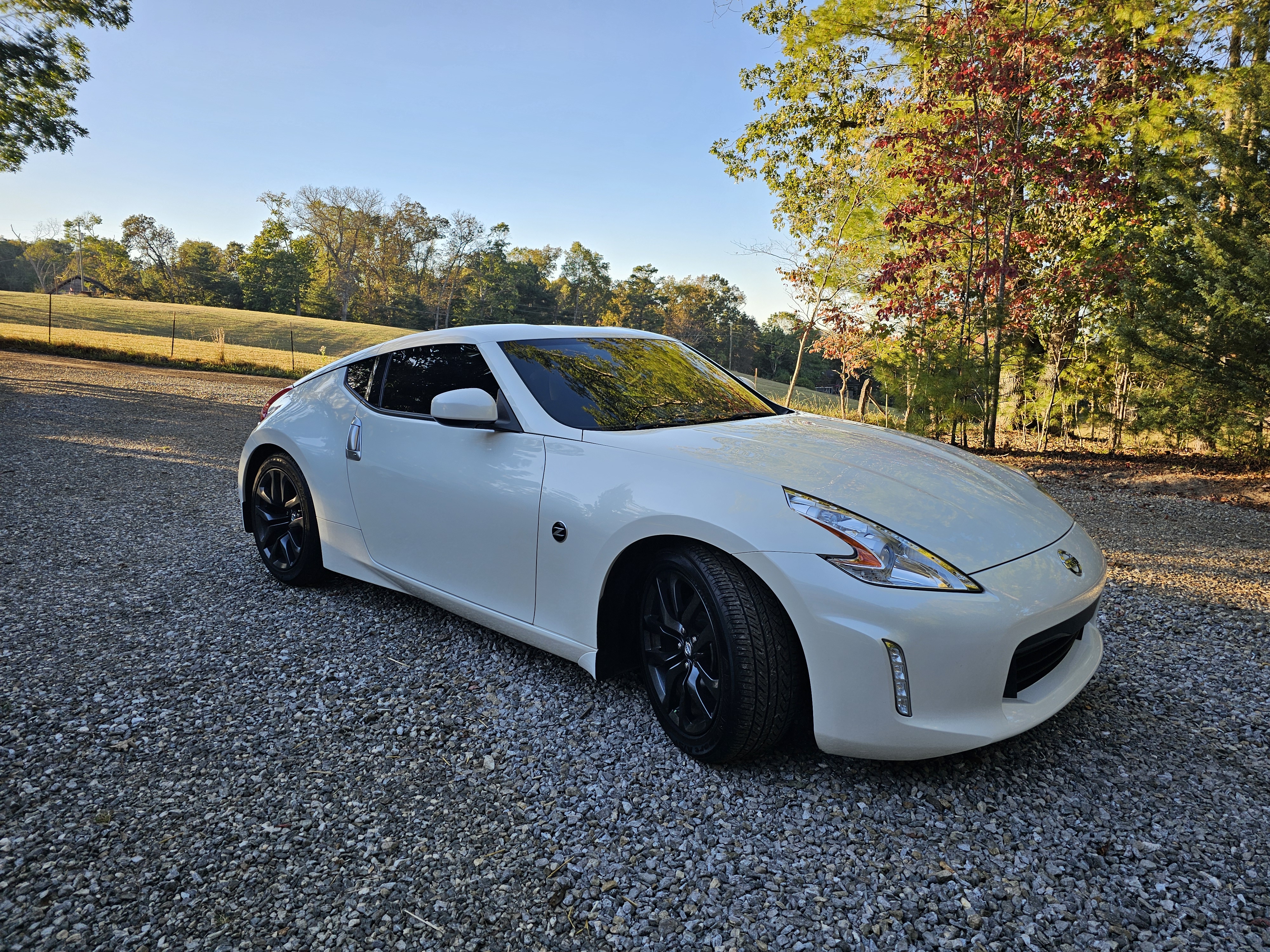 Used 2016 Nissan 370Z Coupe RWD image 4