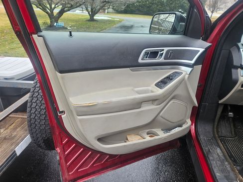 Used 2013 Ford Explorer XLT image 8