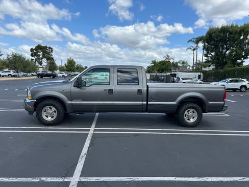 Used 2004 Ford F250 Lariat RWD image 1