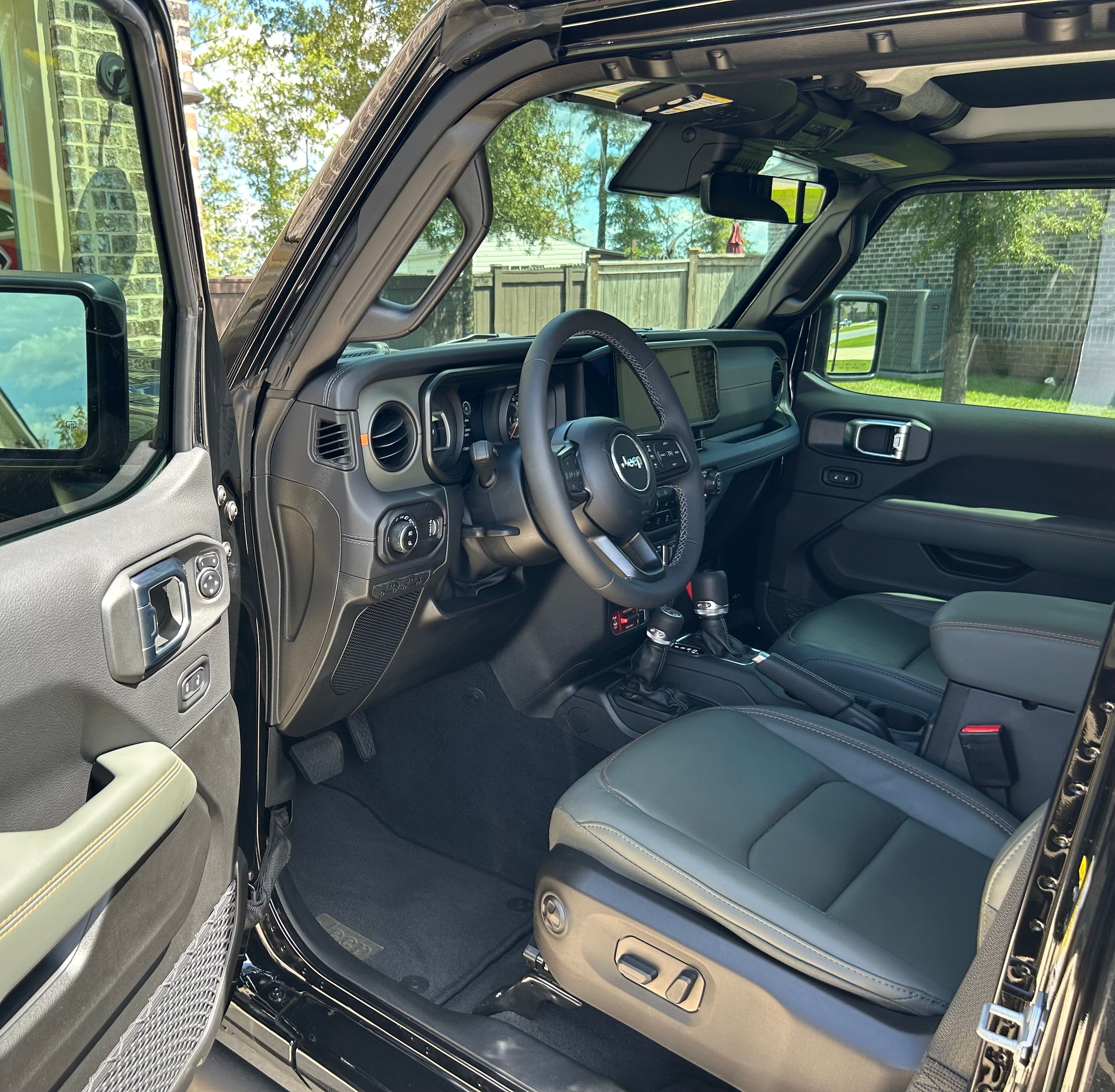 Used 2025 Jeep Gladiator Mojave AWD/4WD image 5