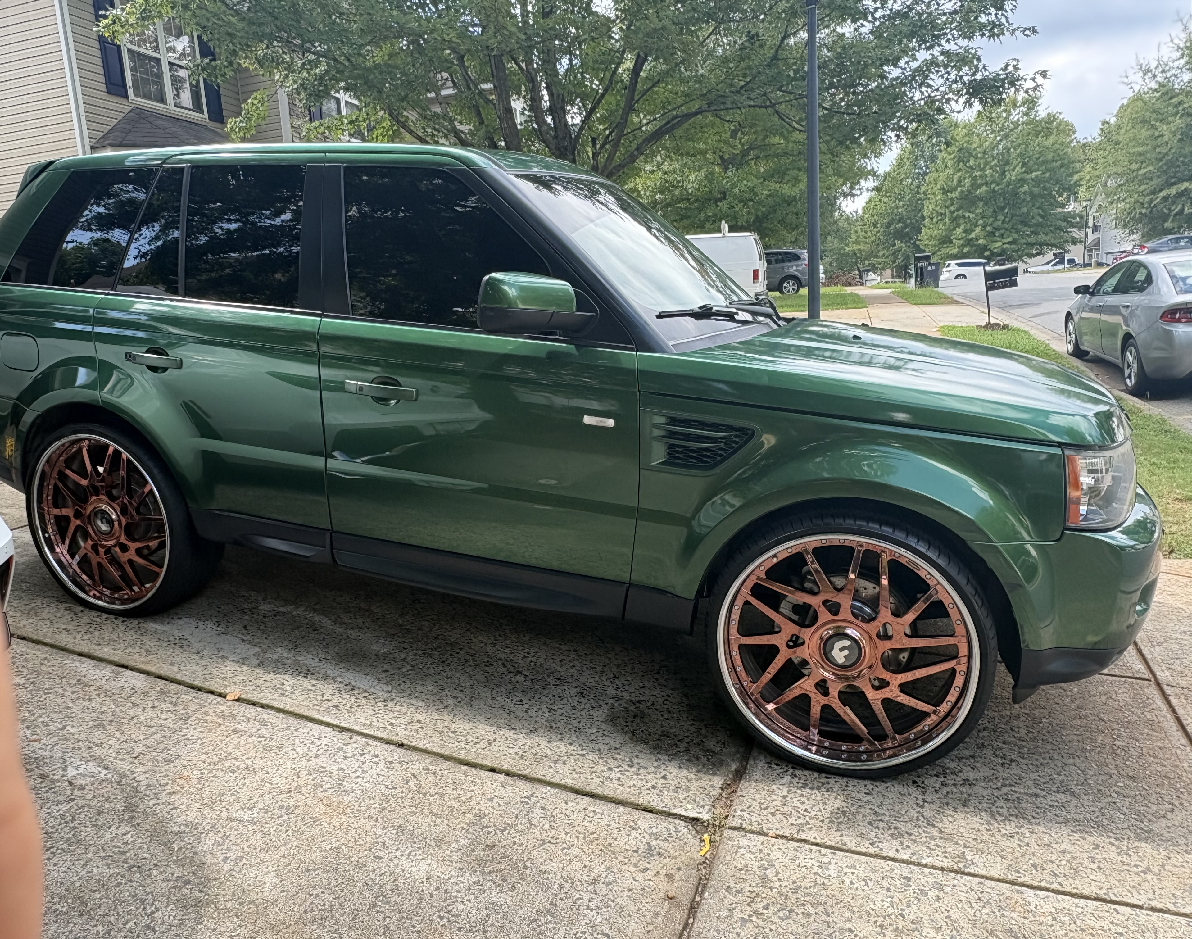 Used 2011 Land Rover Range Rover Sport HSE AWD/4WD image 6
