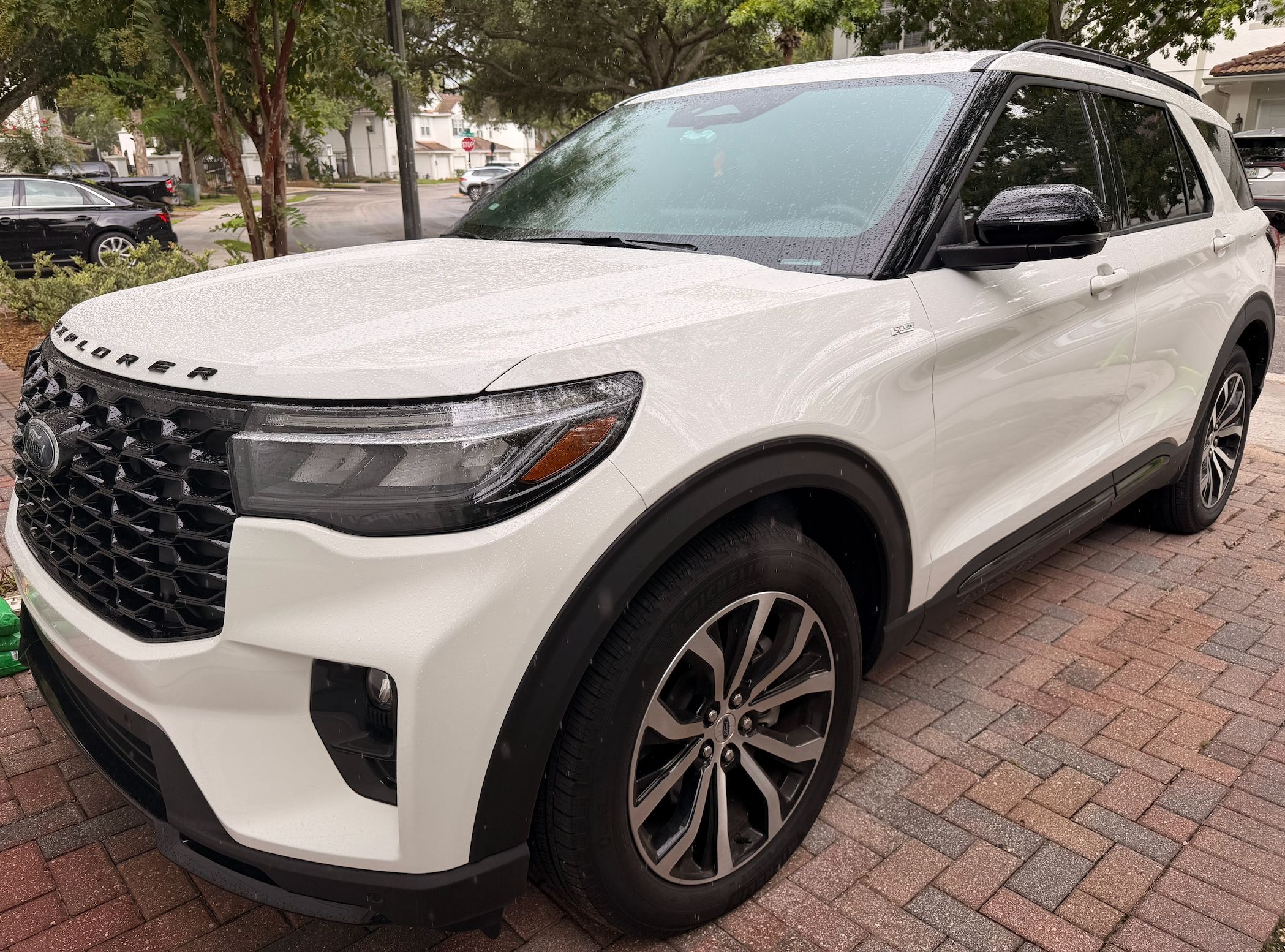 Used 2025 Ford Explorer ST-Line RWD image 1