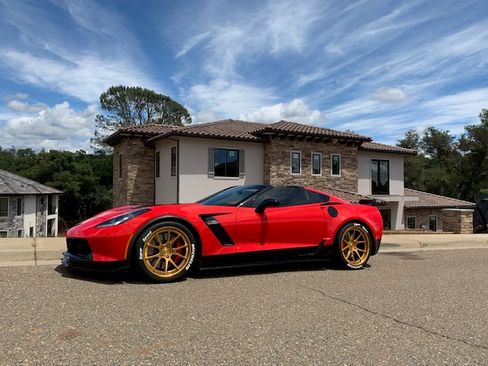 Used 2015 Chevrolet Corvette Z06 w/ 2LZ Preferred Equipment Group image 5