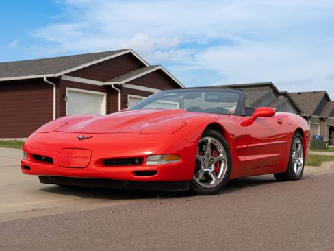 Used 1999 Chevrolet Corvette Convertible w/ Memory Pkg image 2