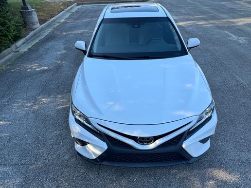 Used 2018 Toyota Camry SE w/ Moonroof Package image 4