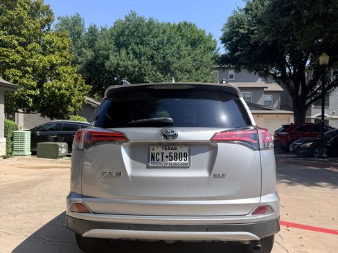 Used 2017 Toyota RAV4 XLE FWD image 4