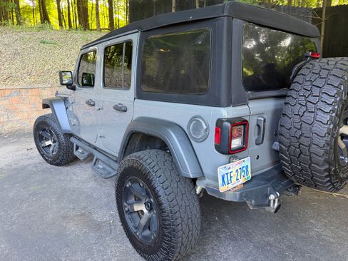 Used 2019 Jeep Wrangler Unlimited Sport S AWD/4WD image 23