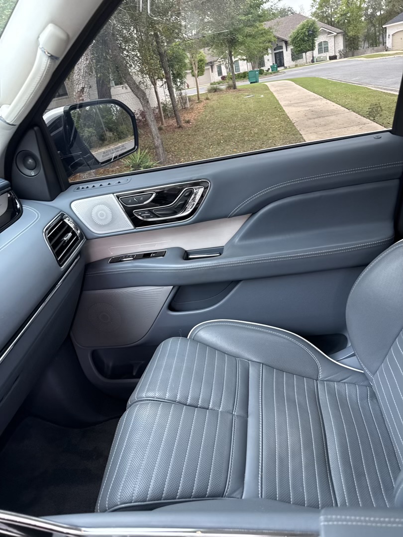 Used 2023 Lincoln Navigator Black Label AWD/4WD image 8