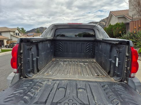 Used 2002 Chevrolet Avalanche 4x4 w/ Off-Road Suspension Pkg image 8