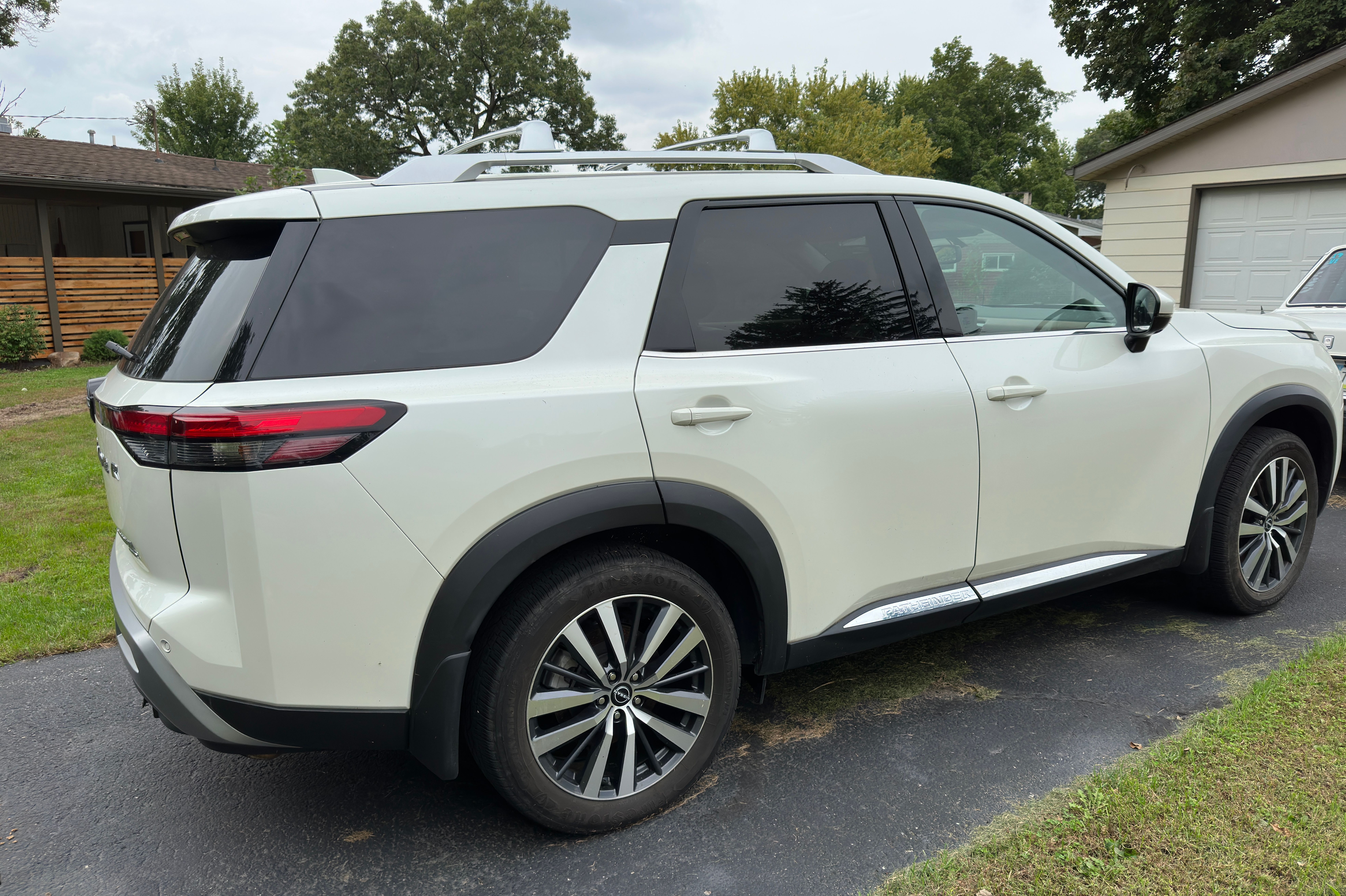 Used 2022 Nissan Pathfinder Platinum w/ Cargo Package AWD/4WD image 9