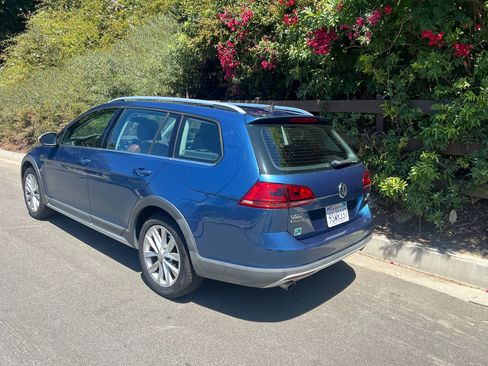 Used 2017 Volkswagen Golf Alltrack SE AWD/4WD image 8