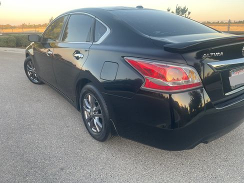 Used 2015 Nissan Altima 2.5 S w/ Special Edition Package FWD image 2