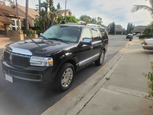 Used 2012 Lincoln Navigator 4WD image 1