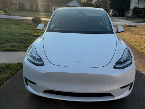 Used 2021 Tesla Model Y Long Range image 2