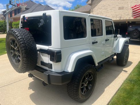 Used 2018 Jeep Wrangler Unlimited Sahara AWD/4WD image 8