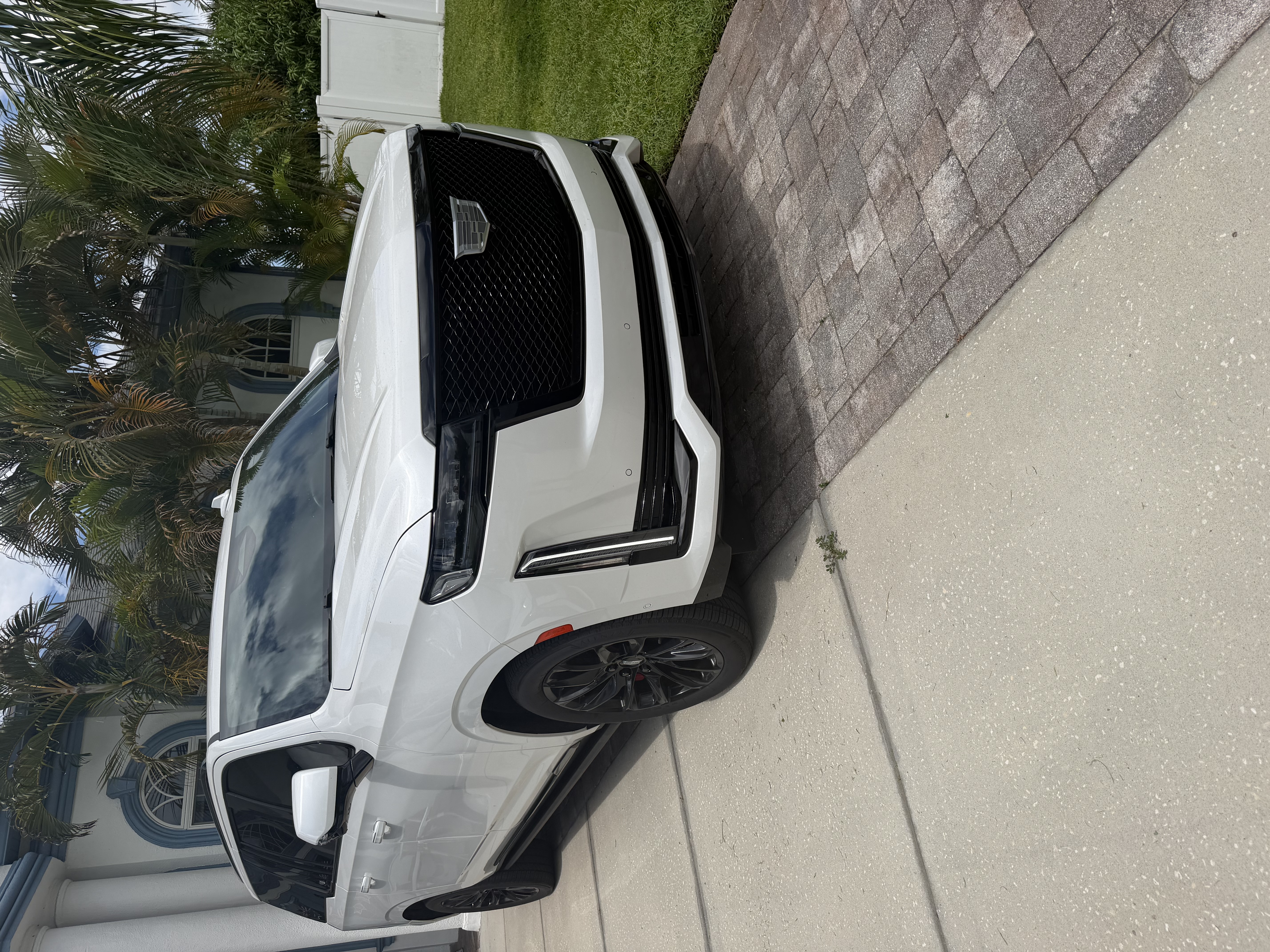 Used 2022 Cadillac Escalade ESV Sport Platinum w/ Heavy-Duty Trailer Package AWD/4WD image 1