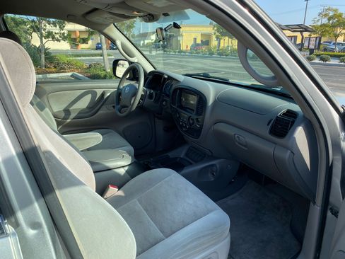 Used 2005 Toyota Sequoia SR5 w/ Convenience Pkg image 8