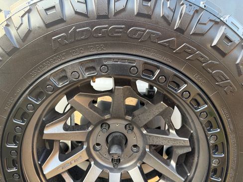 Used 2019 Jeep Wrangler Unlimited Sahara image 15