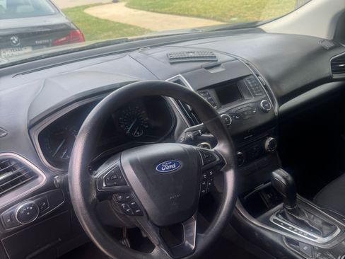Used 2018 Ford Edge SE image 2