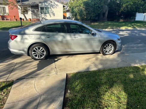 Used 2017 Chevrolet Malibu LT image 4