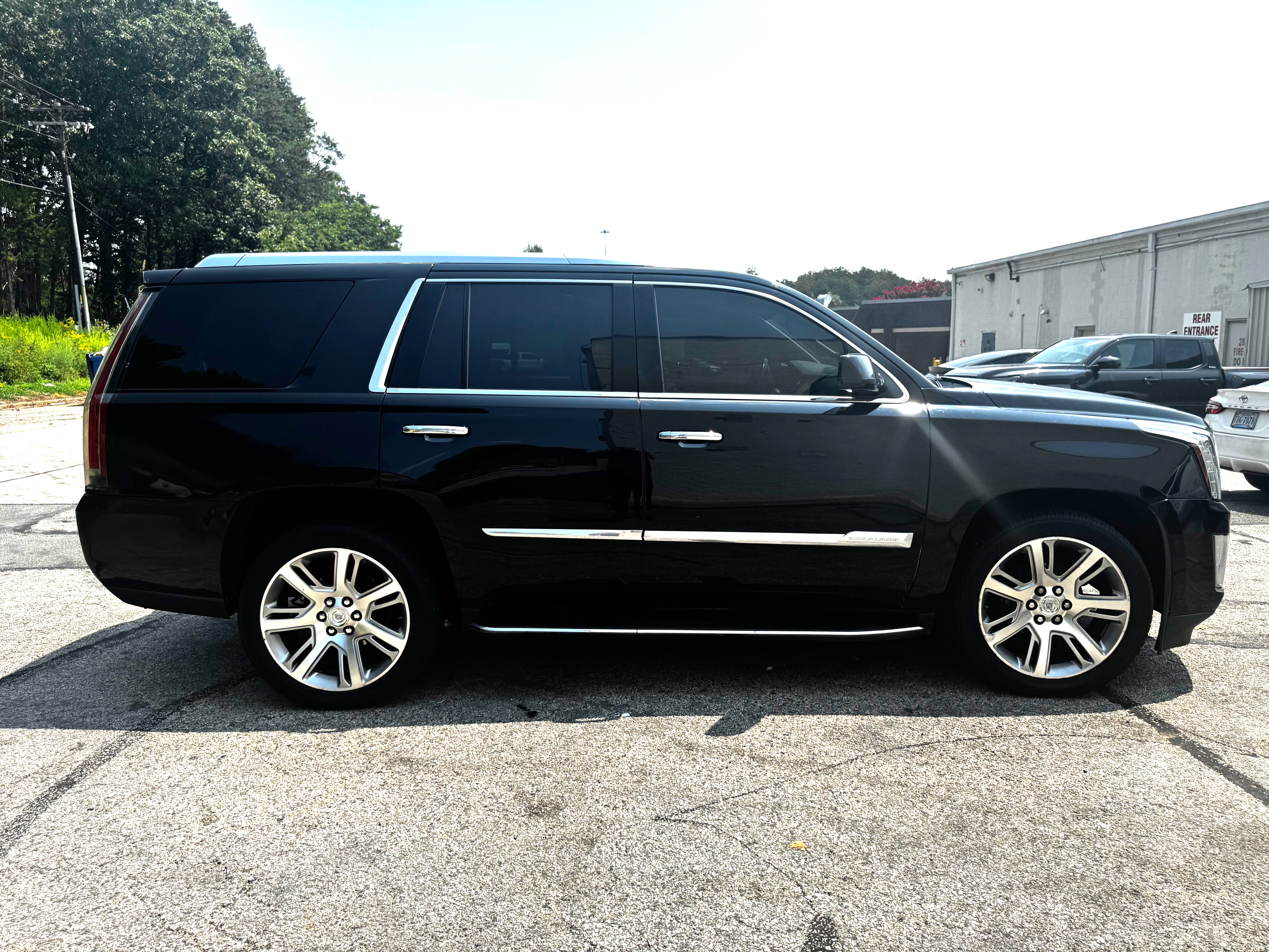 Used 2015 Cadillac Escalade Premium AWD/4WD image 4