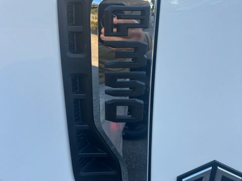 Used 2024 Ford F350 Platinum AWD/4WD image 8
