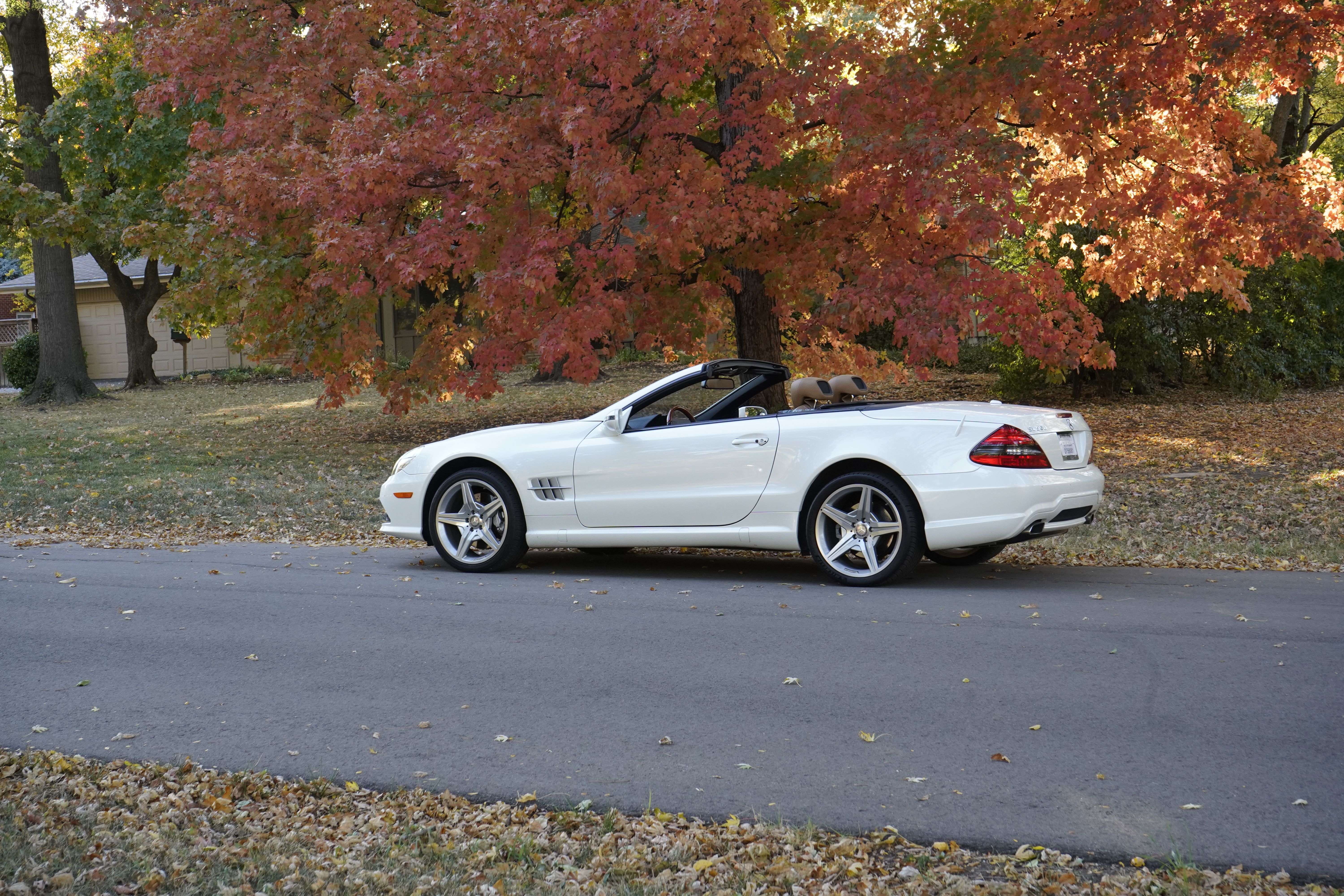 Used 2011 Mercedes-Benz SL 550 image 6