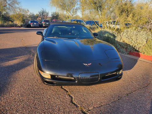 Used 2004 Chevrolet Corvette Convertible w/ Preferred Equipment Group image 2